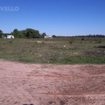 Terreno con vista al río. Accesos a Punta Piedra. Buen acceso.