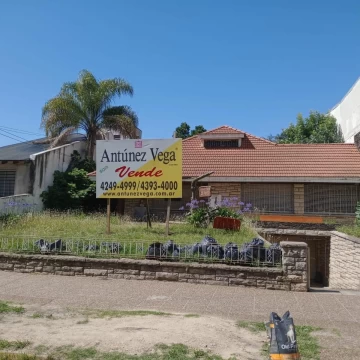 Casa  en venta Banfield    