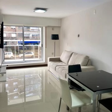 Alquiler Amoblado dos dormitorios con patio en Pocitos