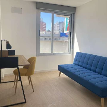 Apartamento 2 dormitorios al frente con terraza en Tres Cruces, Montevideo