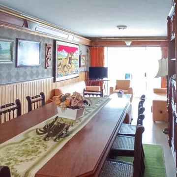 VENTA Y ALQUILER ANUAL DE APARTAMENTO- Playa Mansa- Frente al Mar