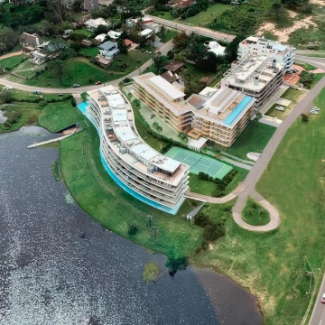 Apartamento 2 dormitorios con amplia terraza en primera línea del mar en Punta del  Este, Playa Mansa parada 39