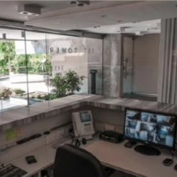 Alquiler de oficina a estrenar con 4 baños y varios ambientes en Pocitos, consulte!