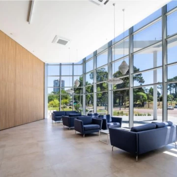 Local comercial 103 m2 - Av. Roosevelt Ocean Drive Country, Punta del Este