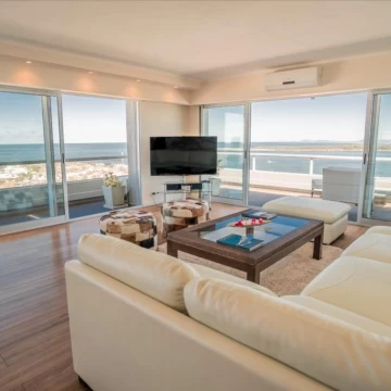 Apartamento 2 dormitorios en suite y terraza frente al Puerto de Punta del Este