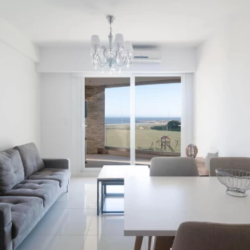 1 dormitorio en alquiler anual en primera linea de playa mansa en Punta del Este