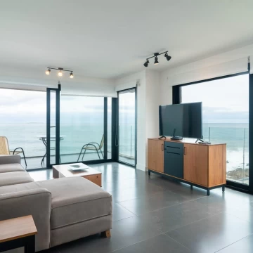 En venta  tres dormitorios primera linea en Peninsula Punta del Este