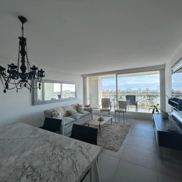 Venta Apartamento 2 Dormitorios Frente a Punta Shopping Punta del Este