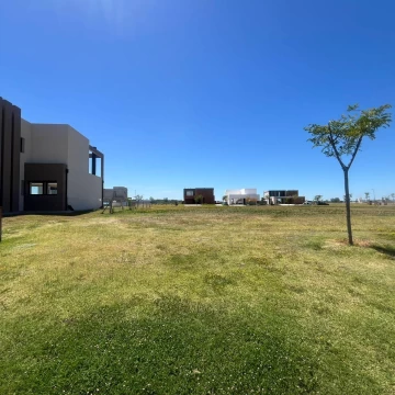LOTE EN VENTA -  PUERTOS DEL LAGO BARRIO RIBERAS