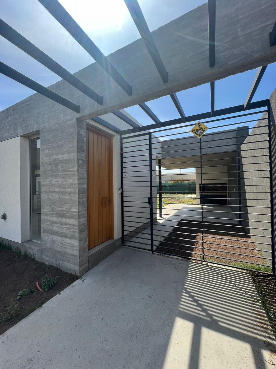 Casa en  venta de tres dormitorios Don Mateo Funes