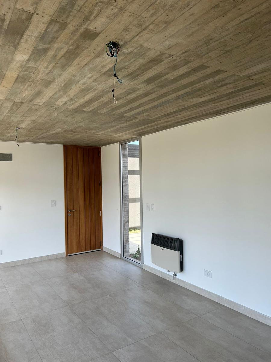 Casa en  venta de tres dormitorios Don Mateo Funes