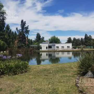 Casa en construcción - Barrio privado - Miralagos II
