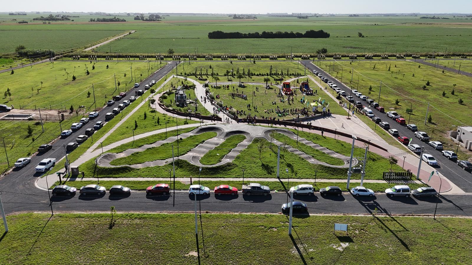 Los Pinos 4   Lote en venta barrio residencial abierto  Álvarez