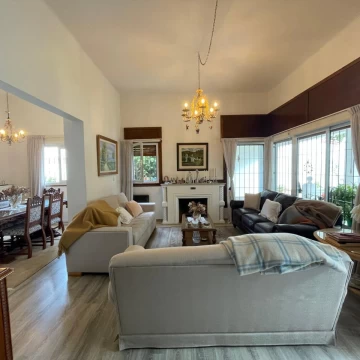 Casa en  venta en Jardín Espinosa 4 Dormitorios + Departamento 