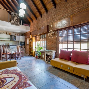 VENTA/PERMUTA - Casa de 3 dormitorios con patio, parrillero y galpón. Tiro Suizo, Rosario.