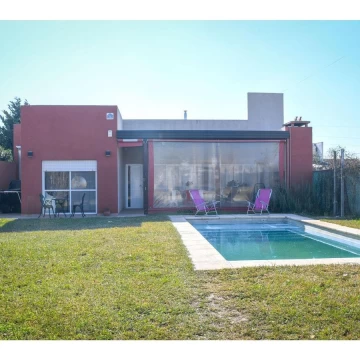 VENDE - CASA 2 DORMITORIOS - CAMPIÑAS DE PIÑERO - PIÑERO
