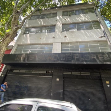 Excelente Edificio Comercial en Flores - Ex universidad
