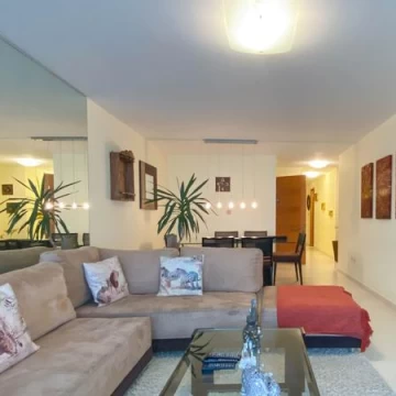 VENTA Y ALQUILER ANUAL DE HERMOSO  APARTAMENTO EN PLAYA MANSA CON VISTA AL MAR