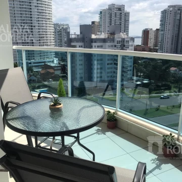 Apartamento en venta 2 dormitorios 3 baños con parrillero propio en Punta del Este