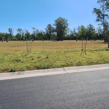 Terreno en venta en el Barrio Santa Sofía, Pilar del Este 