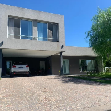 Casa venta Escobar, lote central Barrio San Matias, 3 dormitorios y pileta