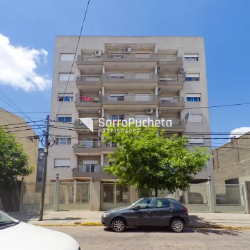 Venta departamento 2 ambientes con cochera cubierta Moron Sur