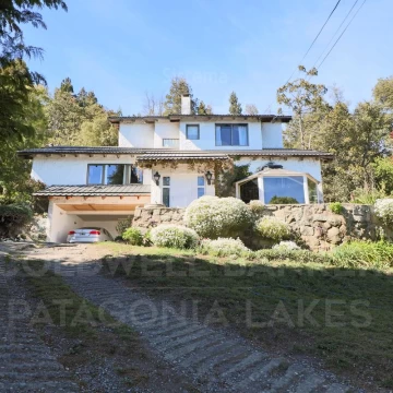 Venta Casa con Departamento , Bariloche - Barrio Melipal