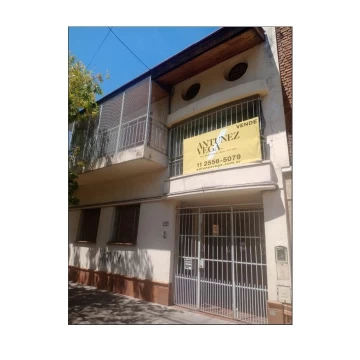 PH en venta al frente 5 amb en Lanus Oeste
