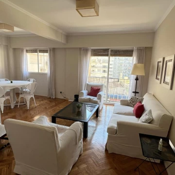 ¡Alquiler equipado y amoblado, 2 ambientes , piso alto, c/lavarropa!