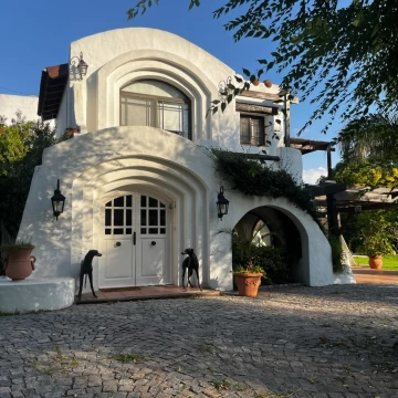 Casa mediterránea en venta en CC Larena