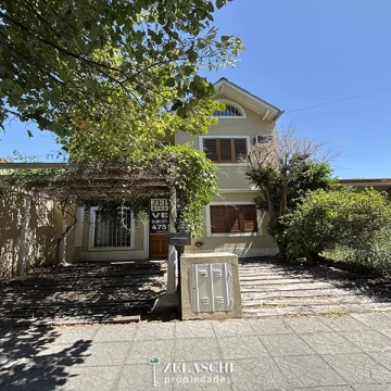 Casa en  venta, sobre calle Fredes, Ciudad Jardín