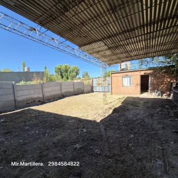 Depósito en  Venta, a metros de Calle Villegas, Gral Roca. RN