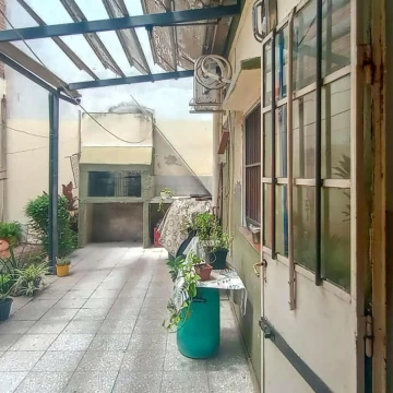 VENTA - Casa de 4 dormitorios con cochera - Barrio Belgrano, Rosario. APTO CRÉDITO.