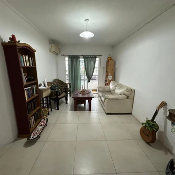 VENDE amplio departamento ubicado en Almafuerte 65