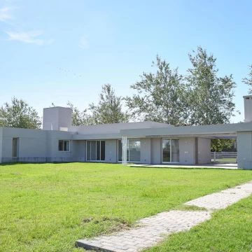Casa en  Venta con Pileta en Barrio Privado Haras de Funes