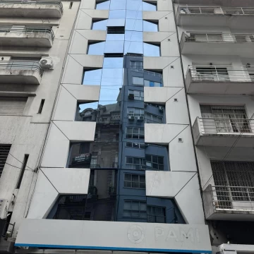 VENTA/ALQUILER – EDIFICIO EN BLOCK CON LOCAL COMERCIAL – MICROCENTRO