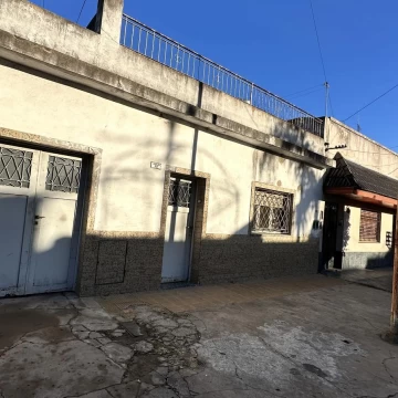 Venta Casa 3 ambientes mas PH, multifamiliar a reciclar en lomas del Mirador, La Matanza