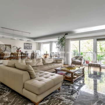 Departamento en venta en Alto Palermo. 5 ambientes reciclado con cochera