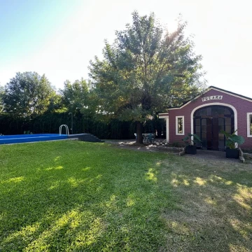 VENDE amplia quinta ubicada en Comehue