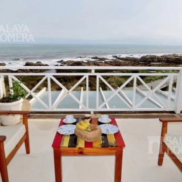 Venta y alquiler temporal penthouse en Punta Montoya, 2 dormitorios frente al mar