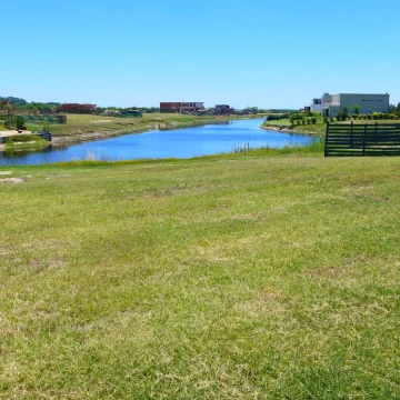 Lote en venta en Naudir  la Laguna Plano con proyecto aprobado !!!