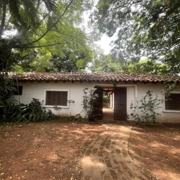 Una Joya de Casa en Areguá, Barrio Las Mercedes, USD. 149.000.- 2400m2