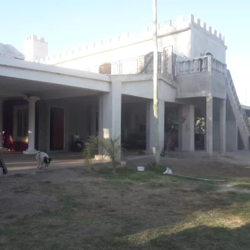OPORTUNIDAD - quinta con importante casa en Bañado de soto