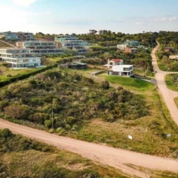 Terreno  en las grutas, Punta Ballena ideal para desarrollo