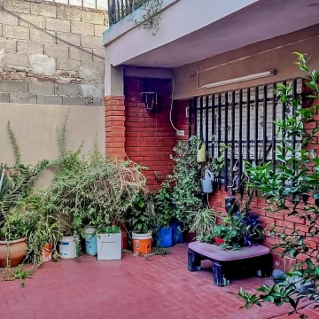 VENTA - Casa de 3 dormitorios con patio, parrillero y galpón. Las Heras, Rosario.