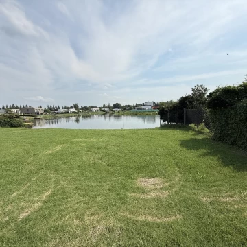 VENTA - LOTE AL LAGO - BARRIO SAN MATIAS