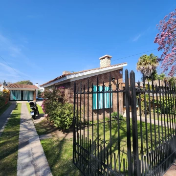 Venta Casa Rosario 2 dormitorios Jardín Cochera A 150 mts de Eva Perón