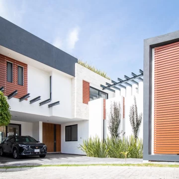 CASA EN VENTA NUEVA EN FRACCIONAMIENTO BOSQUES DE ZAVALETA