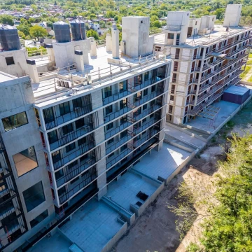 VENTA - Departamento de 2 dormitorios con balcón, cochera y amenities - Fisherton, Rosario.