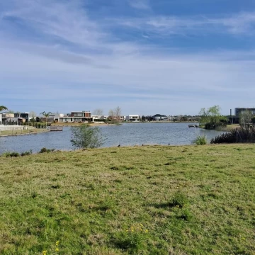 VENTA - LOTE AL AGUA - EL CANTON - PERMUTA